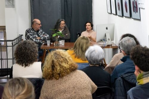 imagen de “¿Una manera de mirar?”; Margarita Brum y Roberto Fernández Ibáñez en DE ESTE LADO DE LA CÁMARA